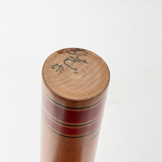 Dentō Kokeshi, Röd/Svart 18cm