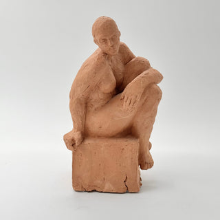 Skulptur Sittande Kvinna Lera