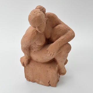 Skulptur Sittande Kvinna Lera