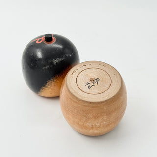 Kokeshi (Sōsaku) Sato Kōson ø6cm
